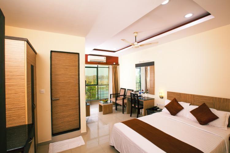 Royal Riviera Ξενοδοχείο Kumarakom Εξωτερικό φωτογραφία